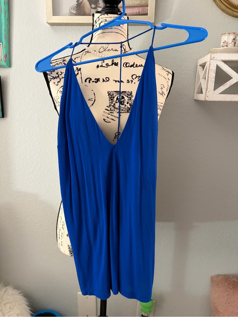 Bebe Blue V-Neck blue Summer top size small! 🔥🔥🔥